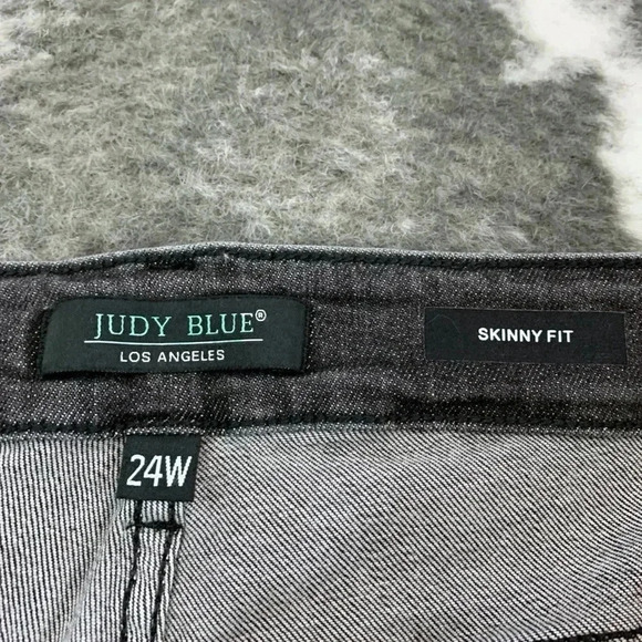 Judy Blue Skinny Fit Button Fly Destroyed Jeans - Picture 4 of 13